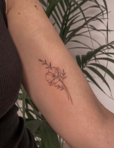 ci gi tattoo fine line flower