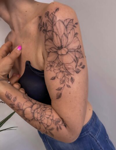 ci gi tattoo fine line flowers